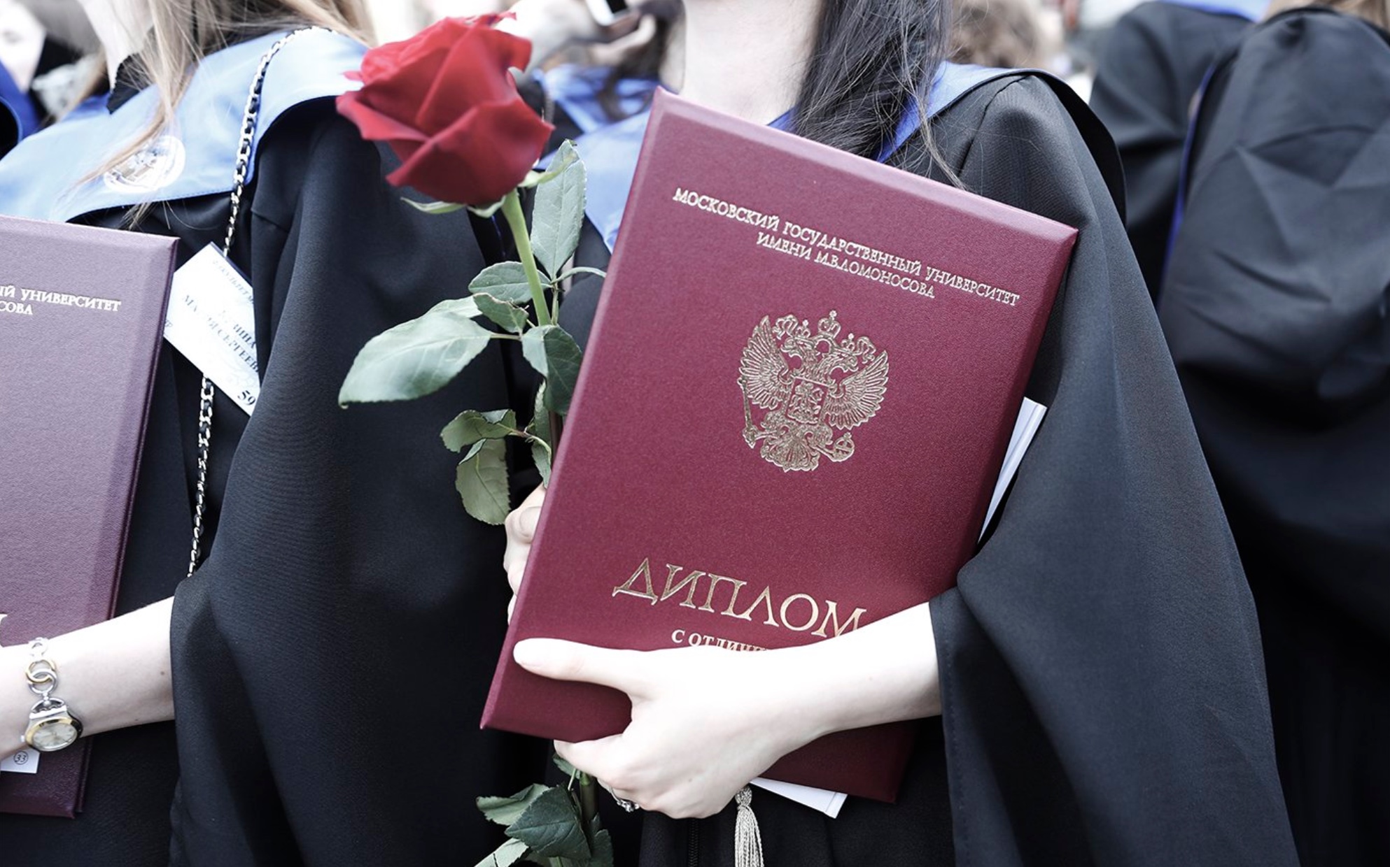 500 000 рублей в “подарок” за получение диплома и большие стипендии - что пообещали студентам российских ВУЗов